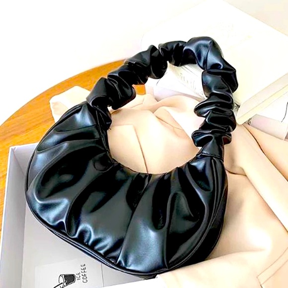 Mini black scrunchie purse - Picture 2 of 3